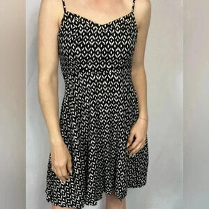 Old Navy Flare Sun dress black/white, size small